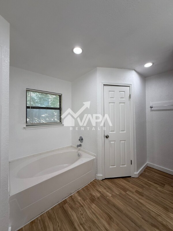 Foto del edificio - 7718 Gallant Ridge Dr