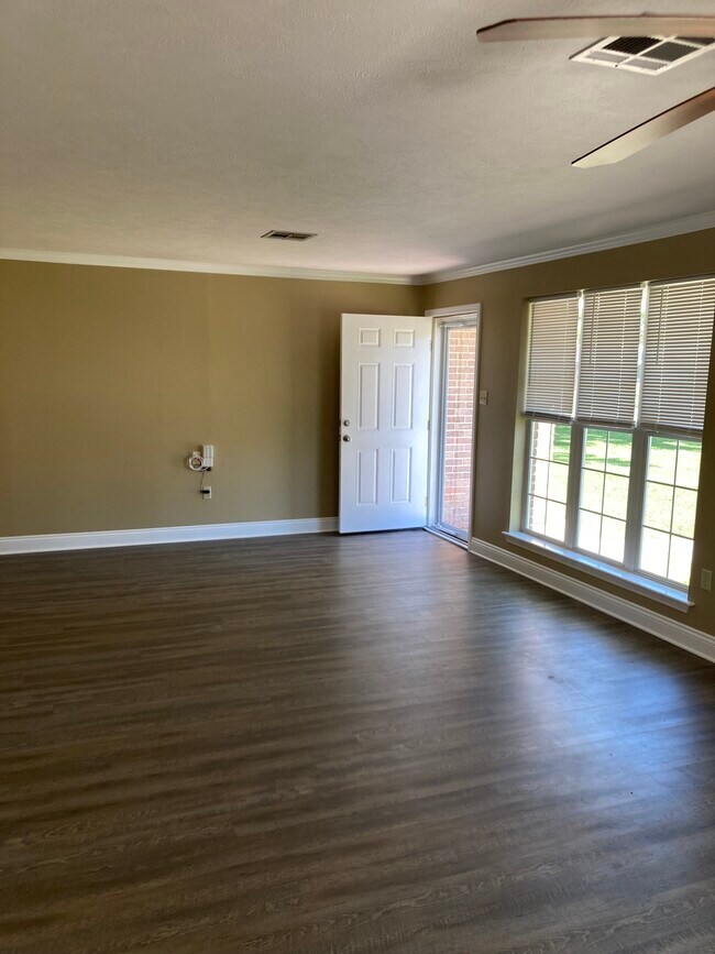 Building Photo - 232 Mimosa Ave