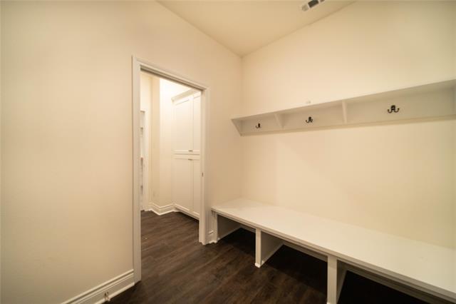 Foto del edificio - 8503 Christie Ln