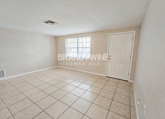 Building Photo - **1 MONTH RENT CREDIT** Celebrate in Style...
