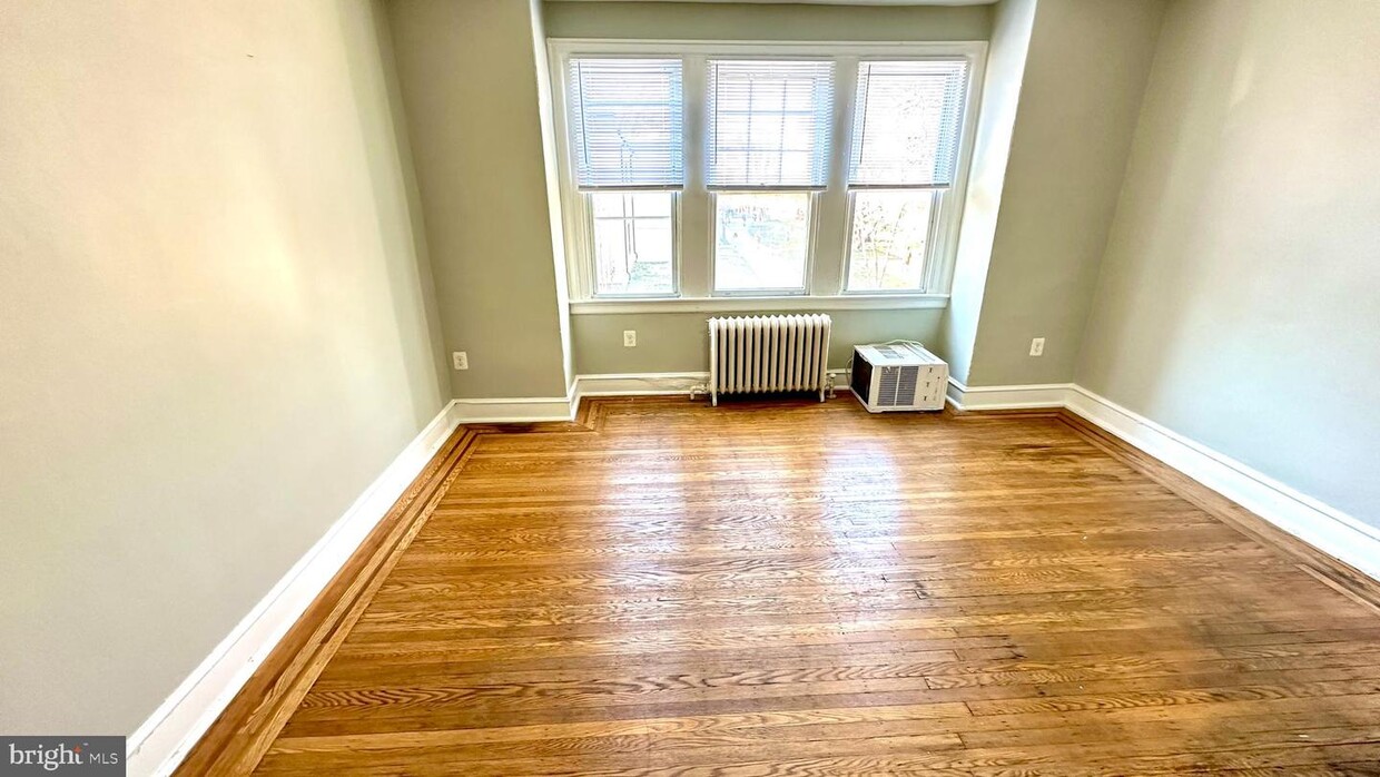 Primary Photo - 3111 N 32nd St