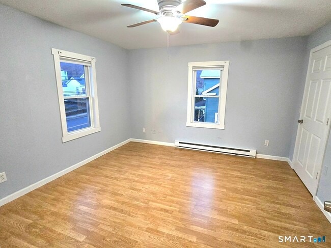 Building Photo - 46 Mountain St