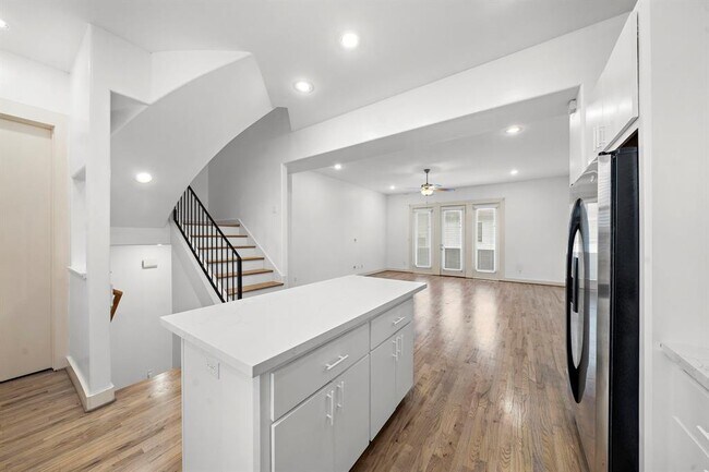 Foto del edificio - 2038 Tuam St