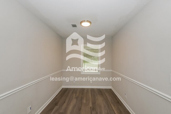 Foto del edificio - 5631 Mill Branch Rd