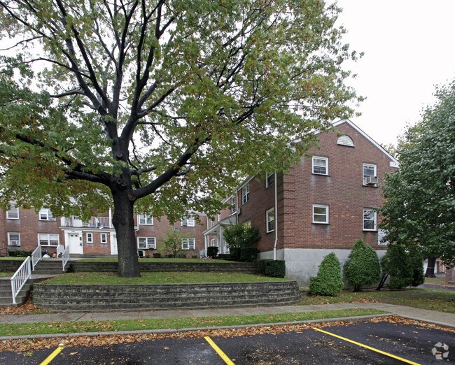 The Estates at Bayside Apartments Oakland Gardens, NY