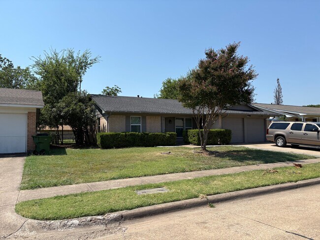 Foto del edificio - 3514 Summit Ln