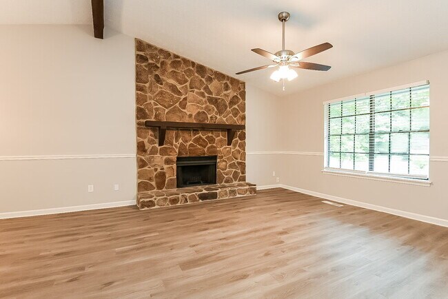 Building Photo - 427 Ridgetop Dr NW