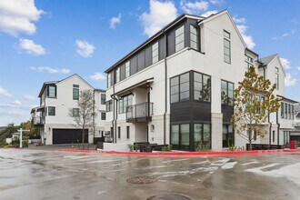 Building Photo - 704 Ariana Ct