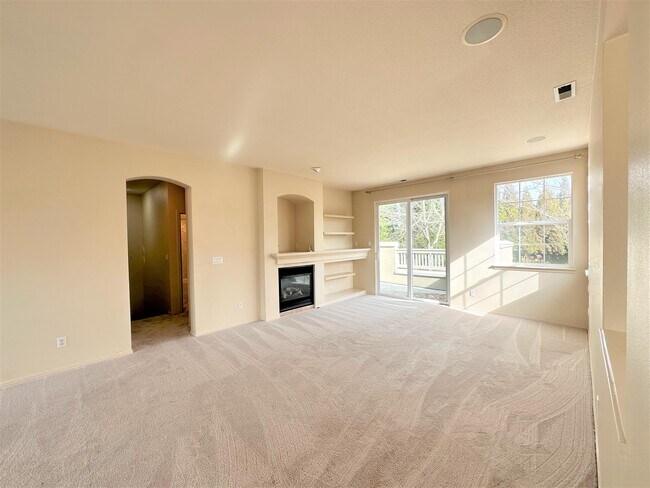 Building Photo - 1867 NE Ashberry Dr