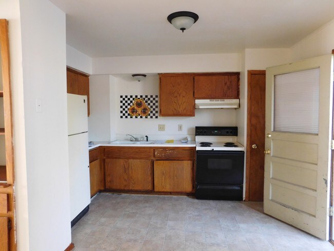 Nice Kitchen - 8940 W Mill Rd