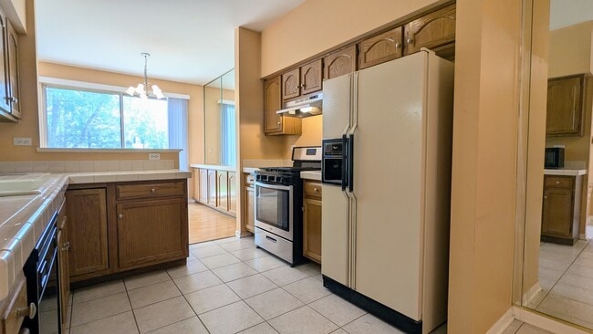Building Photo - 243 Camel Bend Ct