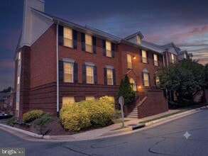 Building Photo - 666 Gateway Dr SE