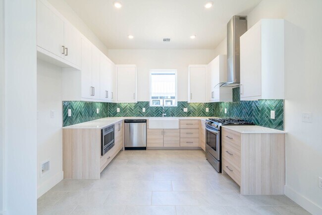 Building Photo - Beautiful New Construction Home in Edmond/...