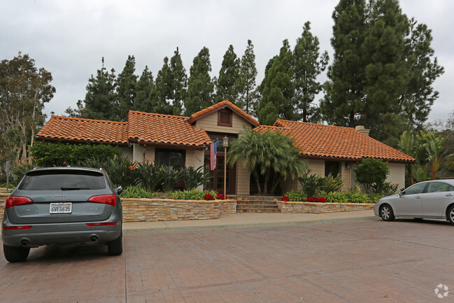 Building Photo - Del Mar Villas