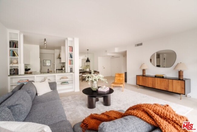 Foto del edificio - 8787 Shoreham Dr
