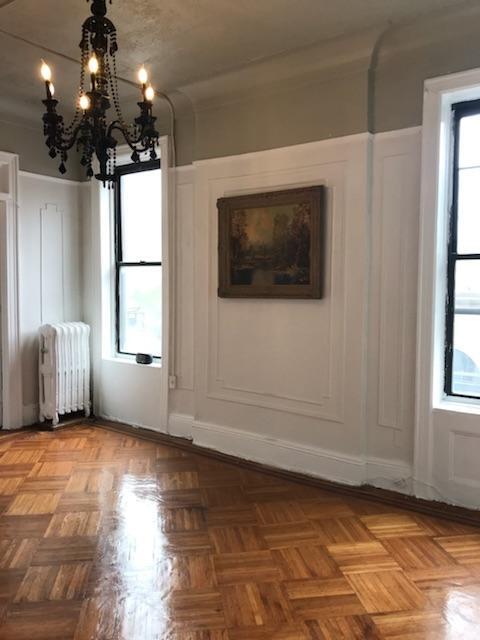 Building Photo - 557 5th Ave