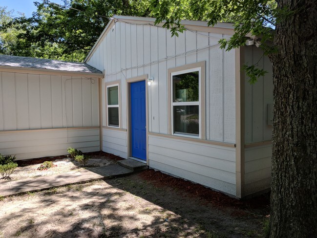 Front of House - 3304 Phyllis St