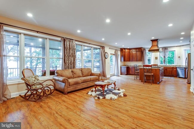 Building Photo - 43840 Bardmore Way