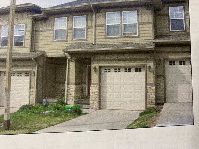 Building Photo - 14755 S Glamis Ct