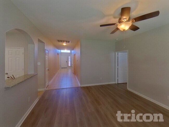 Foto del edificio - 825 Hawthorne Rd