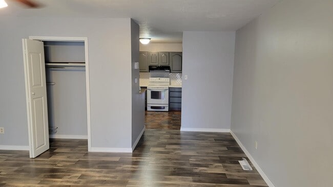Building Photo - 177 Richards Dr