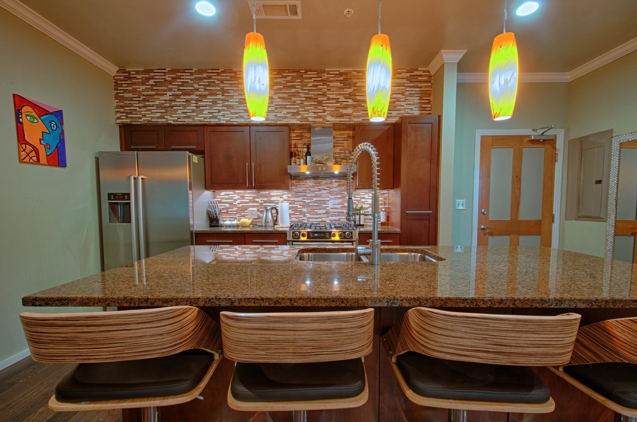 Primary Photo - 1600 Barton Springs Rd