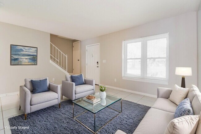 Foto del edificio - 7640 Woodbridge Blvd
