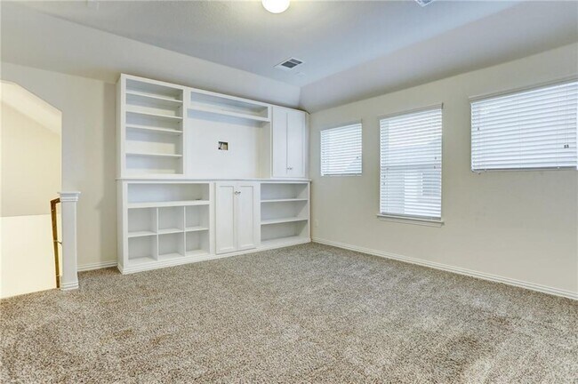 Building Photo - 549 Palmilla St