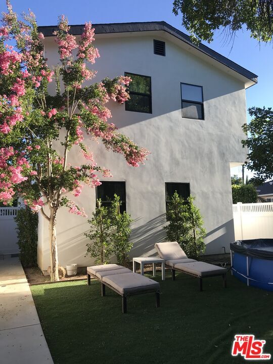 Primary Photo - 17841 Tarzana St