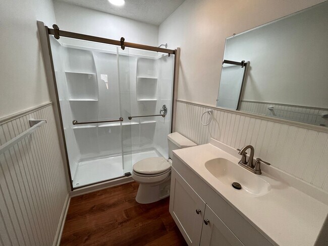 Foto del edificio - 3 Bedroom, 2 Bath House with Huge Yard