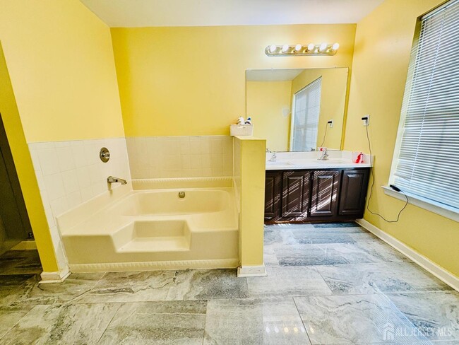 Foto del edificio - 44 Heather Ct