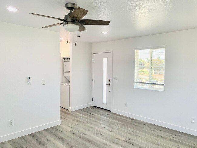 Foto del edificio - CHARMING Newly Constructed 1BD/BA Availabl...