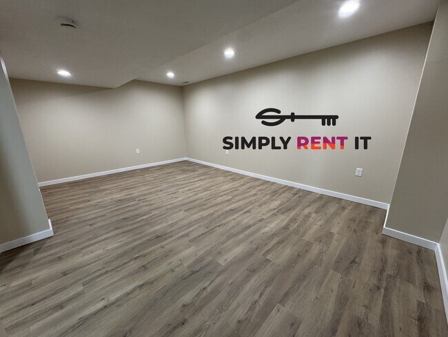 Foto del edificio - All Utilities Included, 1 Bed, New Renovation, Lower Level