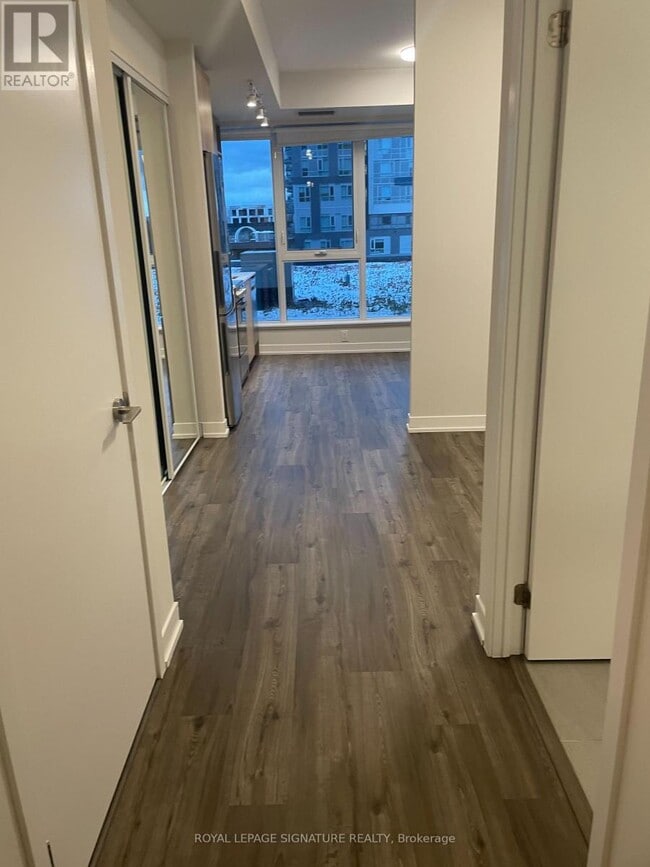 Photo du bâtiment - 25 Nicholas Ave