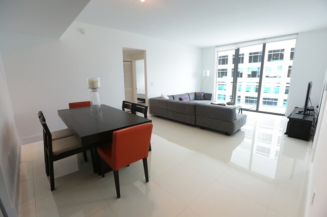 Building Photo - 950 Brickell Bay Dr