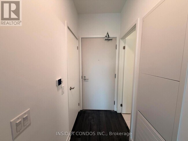 Photo du bâtiment - 4010 Eglinton Ave W