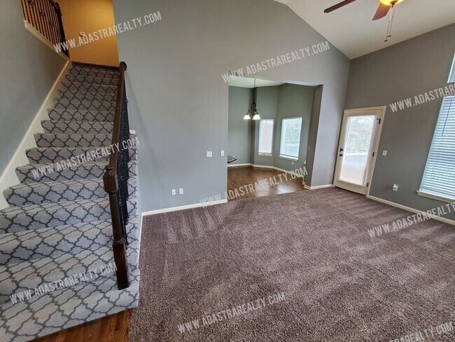 Foto del edificio - Beautiful and Spacious Olathe Townhome-Available in APRIL!!!