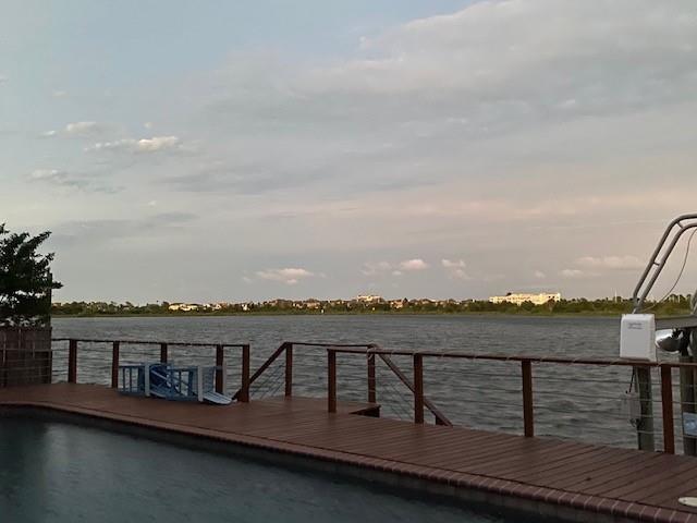 Foto del edificio - 15 Leeward Ln