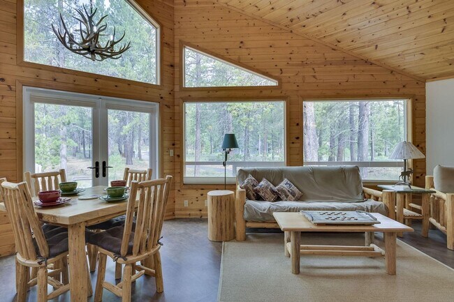 Building Photo - 4 Juniper Ln