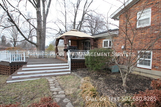 Foto del edificio - Multilevel home in J'town!