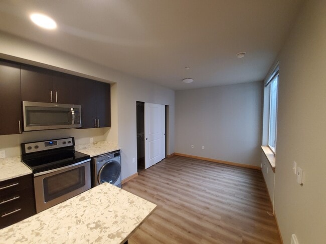 Building Photo - The Grand on Broadway