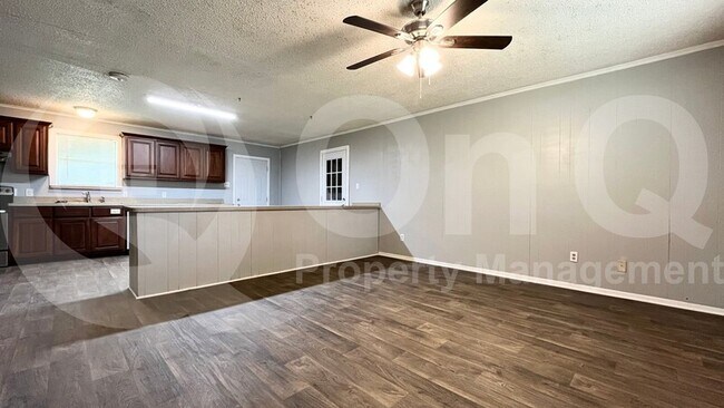 Building Photo - 213 Raymond St