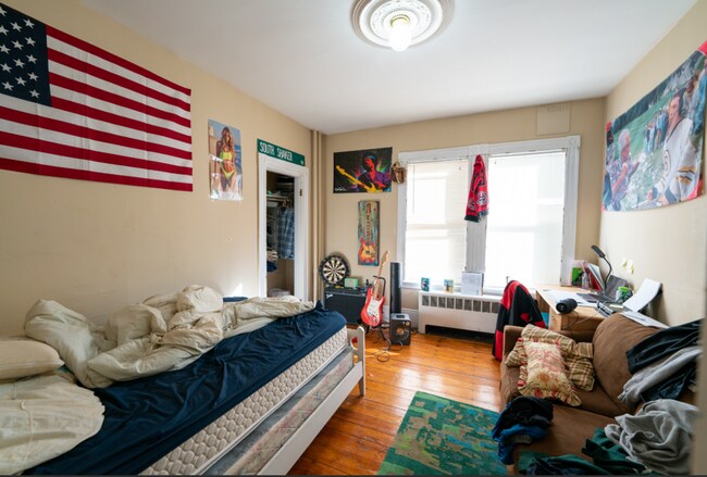 Foto del edificio - UPDATED MISSION HILL 4 BED/2 BATH WITH EASY TRAIN ACCESS