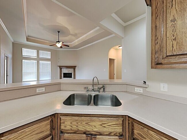 Foto del edificio - *1 Month Free Rent w/ 18month lease. Good ...