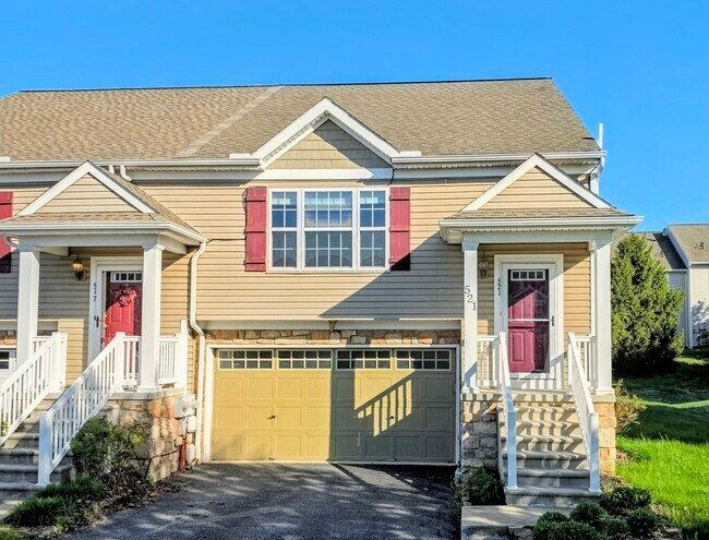 Foto del edificio - 521 Fox Ridge Ln