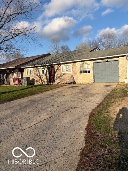 Foto del edificio - 5321 Gainsborough Ct