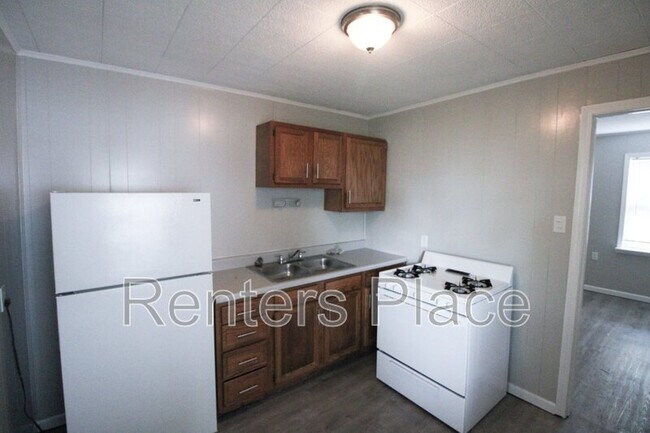 Building Photo - 408 N Florence