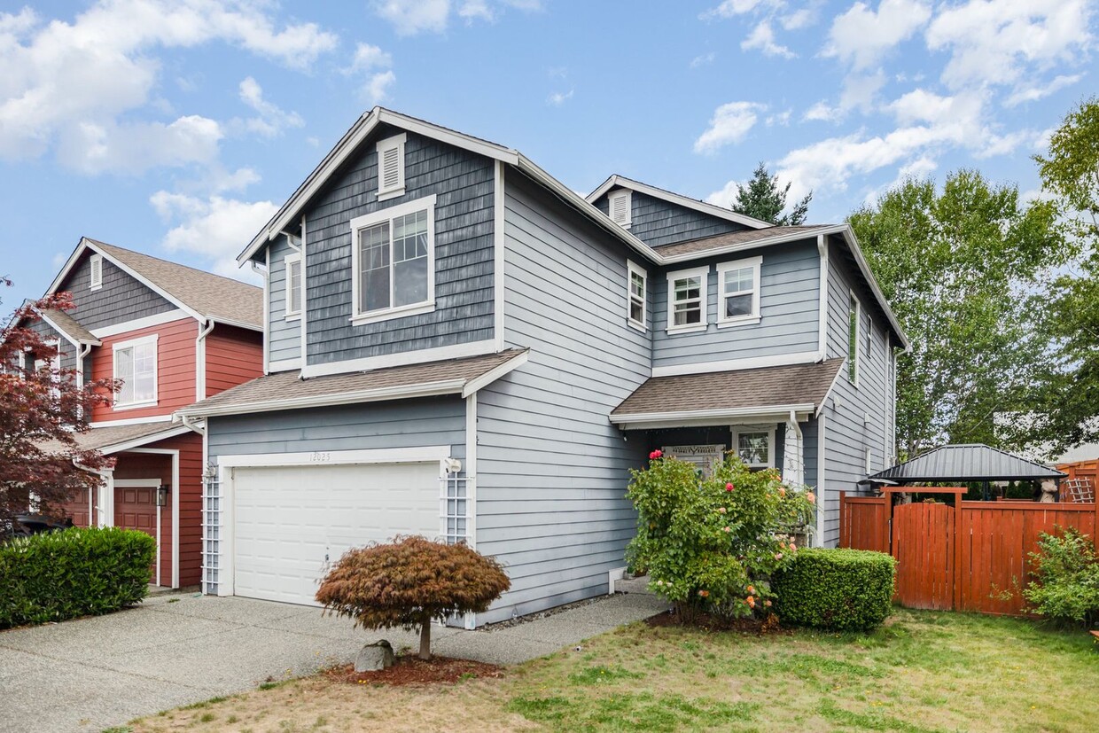 Primary Photo - Gorgeous Modern Craftsman in Outlook Ridge...