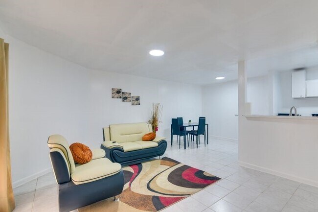 Foto del edificio - 10100 S Gessner Rd