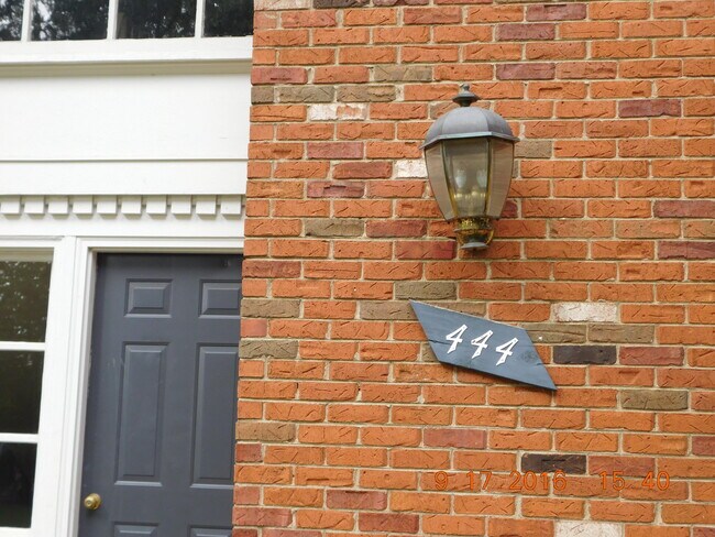 Foto del edificio - 444 N Fox Hills Dr